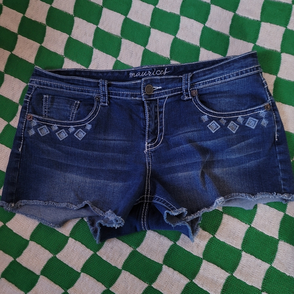 Maurices Embroidered Short Jean Shorts Size 13/14